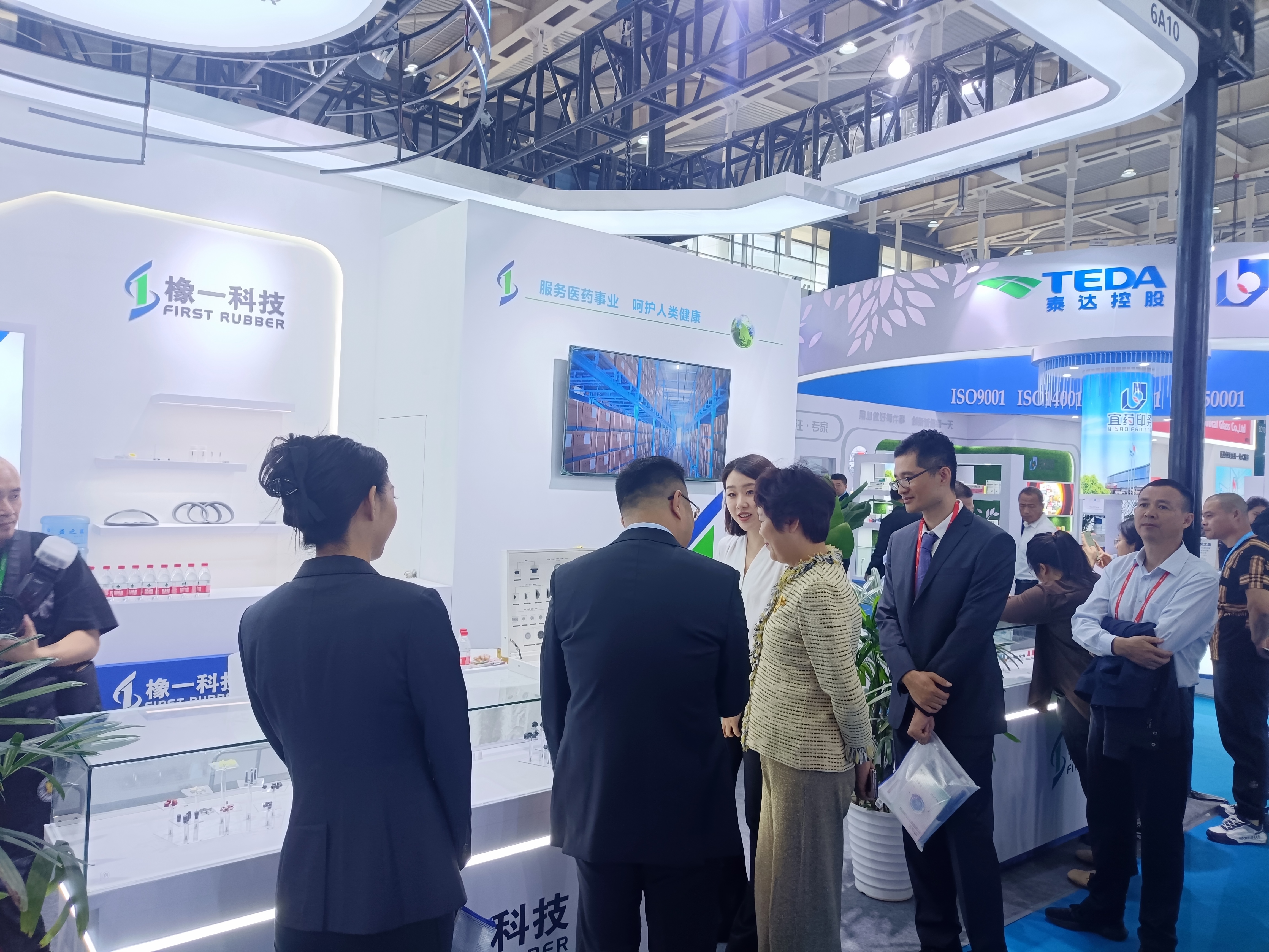 橡一展会3.jpg